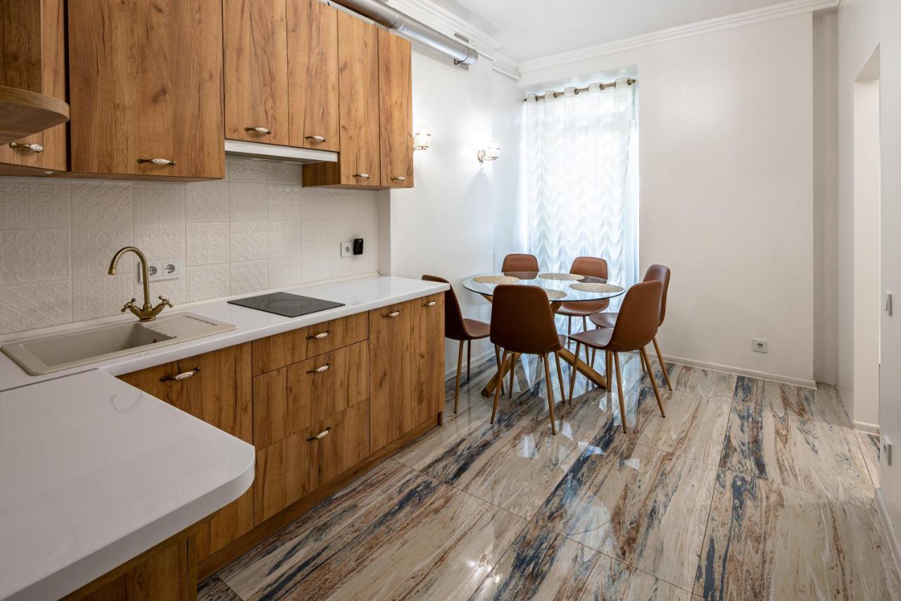 Apartmán Romari Вічева 1 Lvov Exteriér fotografie